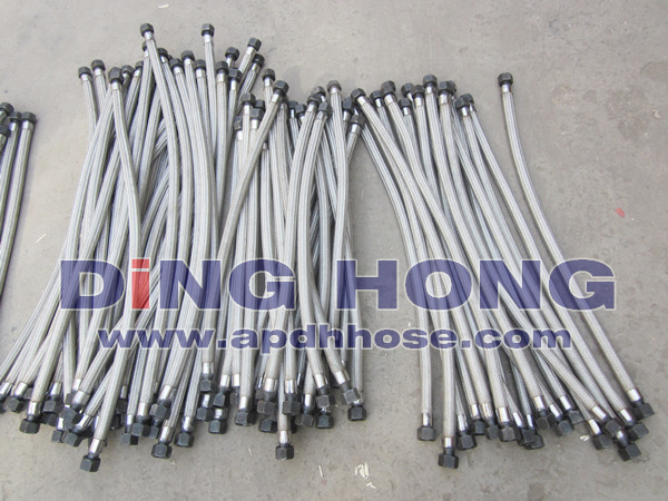 Flexible braided hose