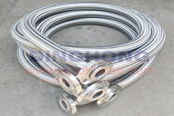 Cryogenic flexible hose pipe